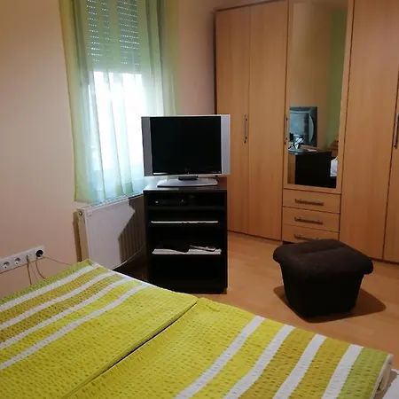 아파트 Nikola Udvari Medence *